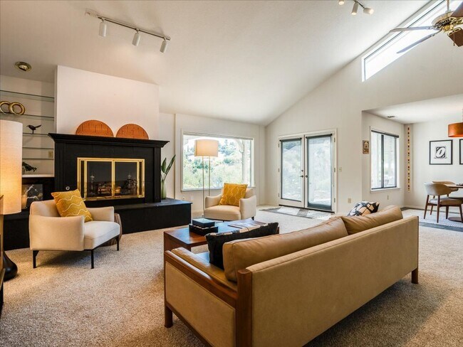 Building Photo - 271 Twin Ridge Dr