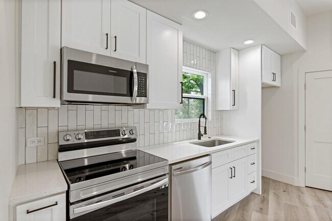 Building Photo - 8507 Hathaway Dr