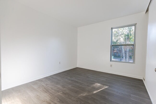 Building Photo - 1402 Camp Rd