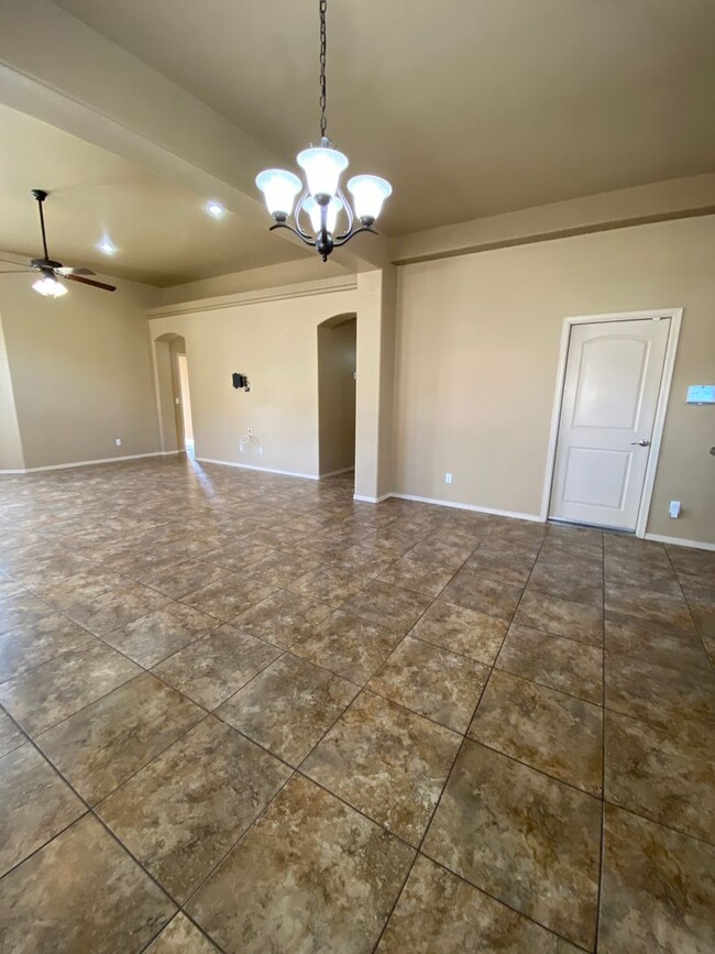 Building Photo - Gorgeous Home, New Carpet & Great Location!