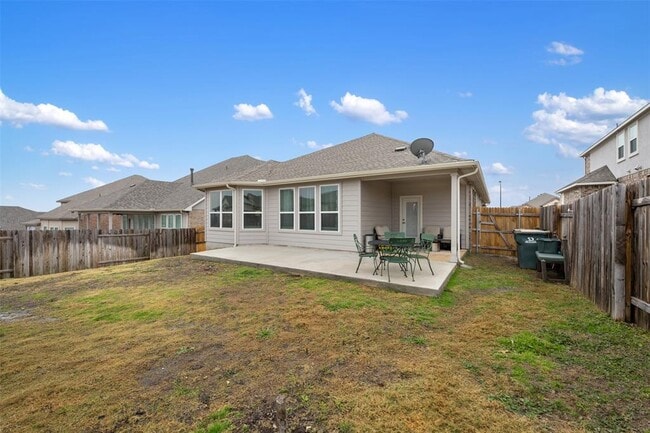 Building Photo - 2212 Prairie Oaks Dr