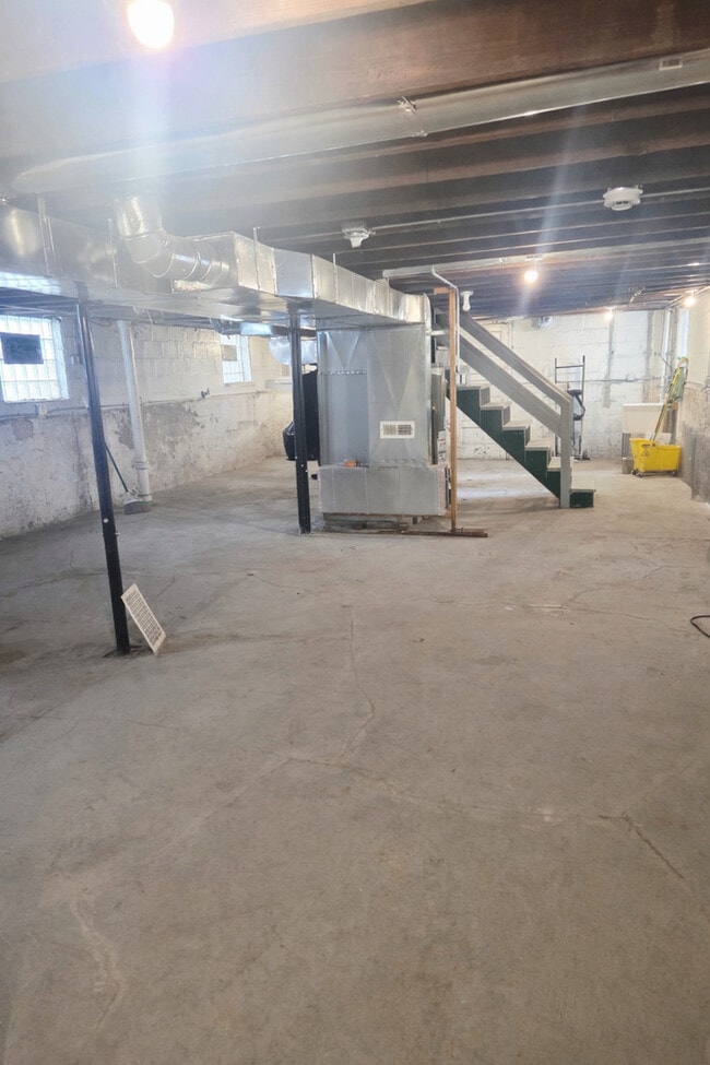 Building Photo - 12051 S Yale Ave