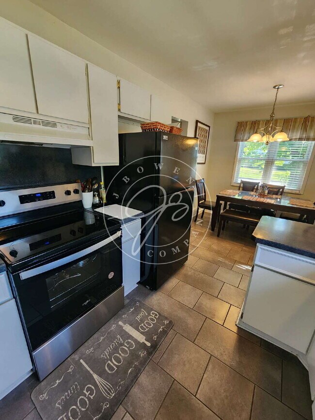Building Photo - 3 bed 3 bath home for rent near University of Toledo!