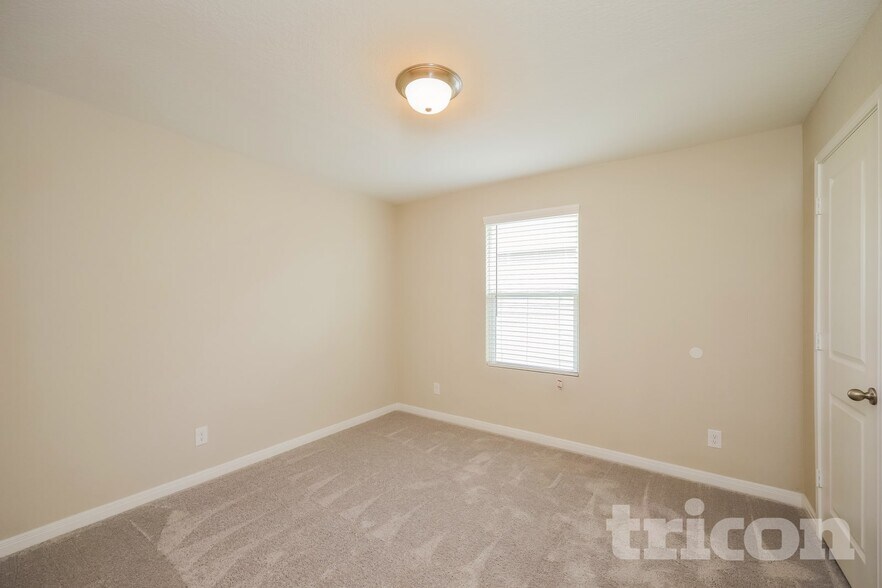 Building Photo - 14624 Maple Ter