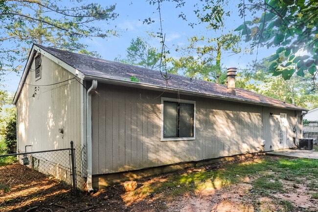 Building Photo - 3835 Scarsborough Dr SW