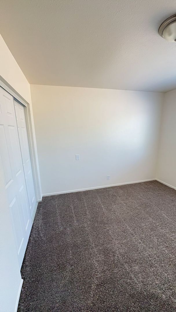Building Photo - NEWLY UPDATED APPLE VALLEY HOME