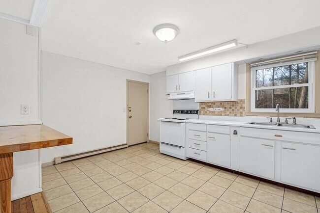 Building Photo - 26 SW Cutoff