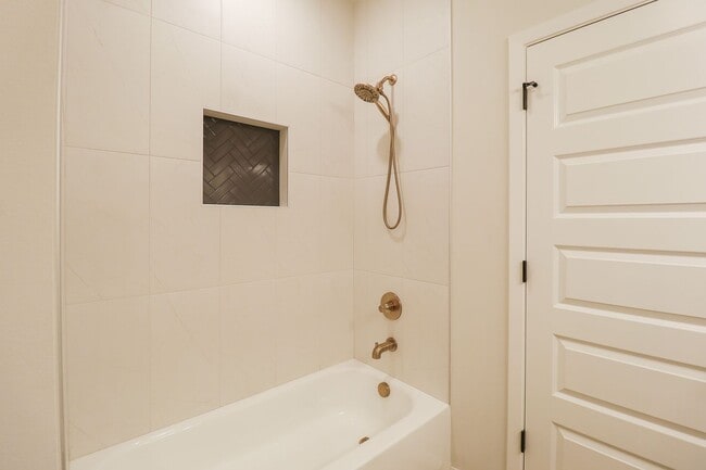 Building Photo - 4 Bed 2 Bath New Construction Home in Bixby