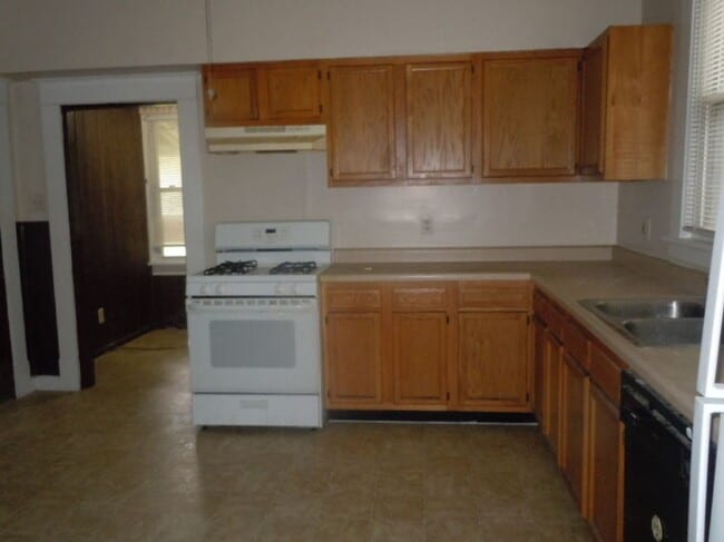 Building Photo - 3 Bedroom Home with Dishwasher in Collinsville!