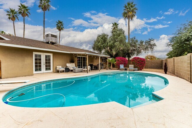 Building Photo - STUNNING 4 bed/2 bath Scottsdale Home- FURHISHED or UnFURNISHED