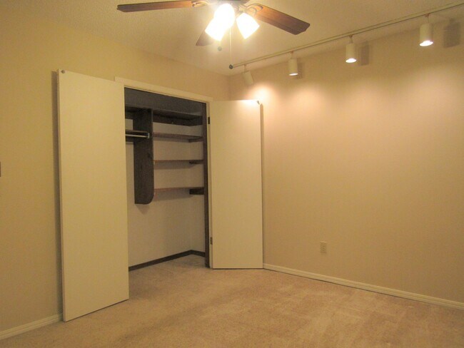 Building Photo - 7016 Stonycreek Dr