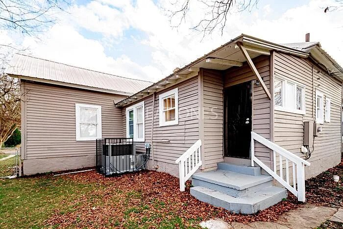 Building Photo - 7414 1st Ave S