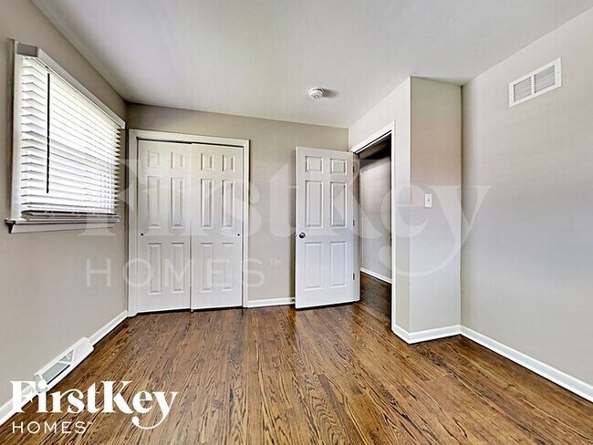 Building Photo - 16322 Kenwood Ave