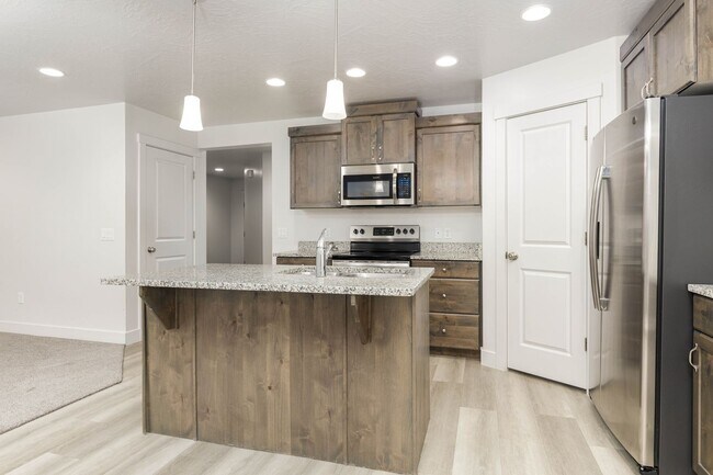 Building Photo - 3 bed | 2.5 bath | 2-car Townhome with Was...