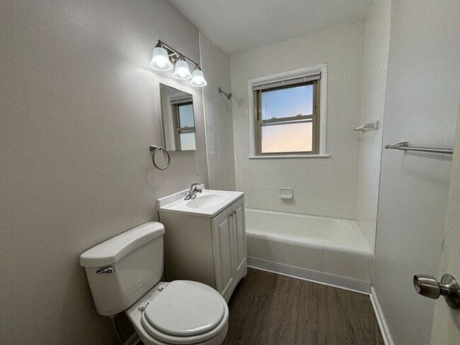 Building Photo - 2BR w/ Large Backyard near Pleasant Hill