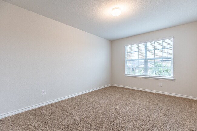 Building Photo - 2918 Lindenwood Run