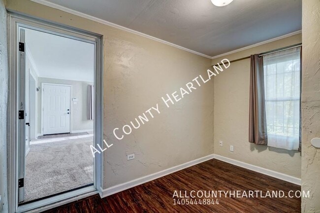 Building Photo - 2128 Hardin Dr