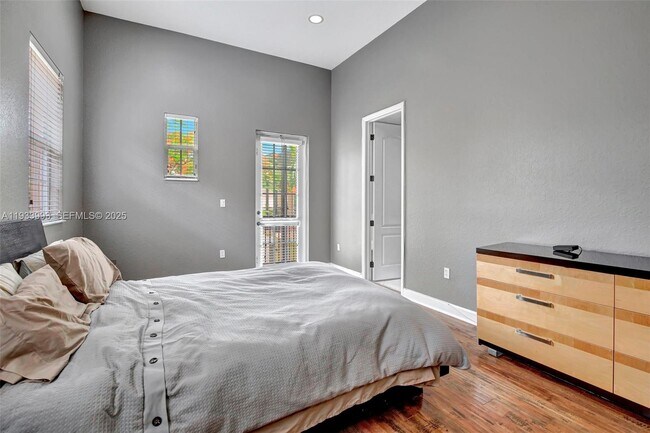 Building Photo - 501 SW 146th Terrace