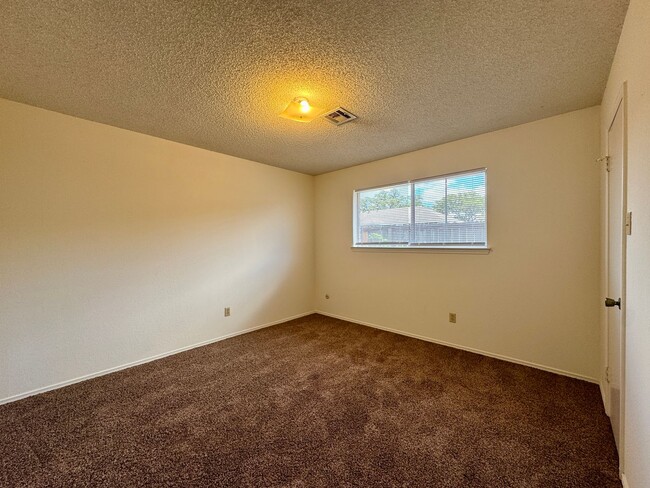 Building Photo - Duplex