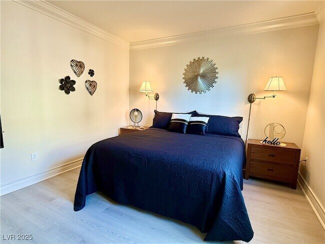 Building Photo - 270 E Flamingo Rd