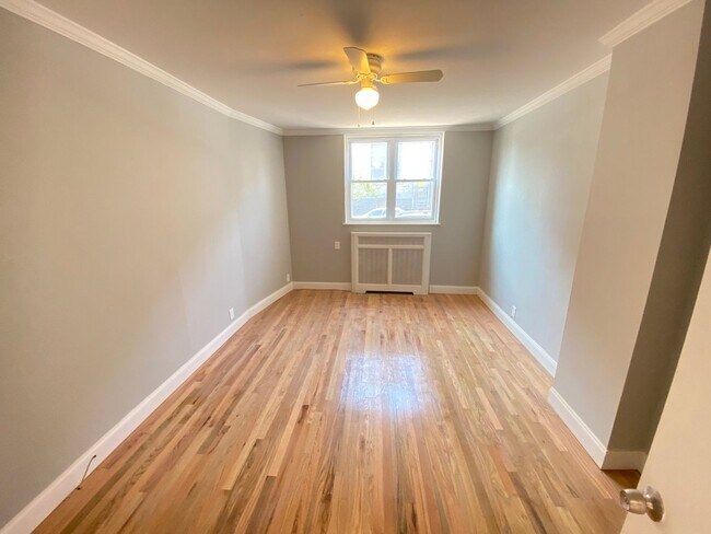 Building Photo - 1229 W Porter St