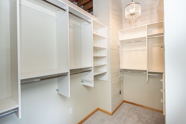 Building Photo - Modern Downtown Milwaukee Condo for Rent