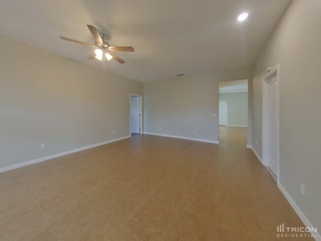 Building Photo - 617 del Pilar Dr