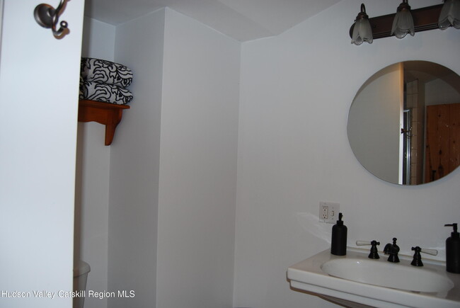 Building Photo - 7 Harmon Heights Rd