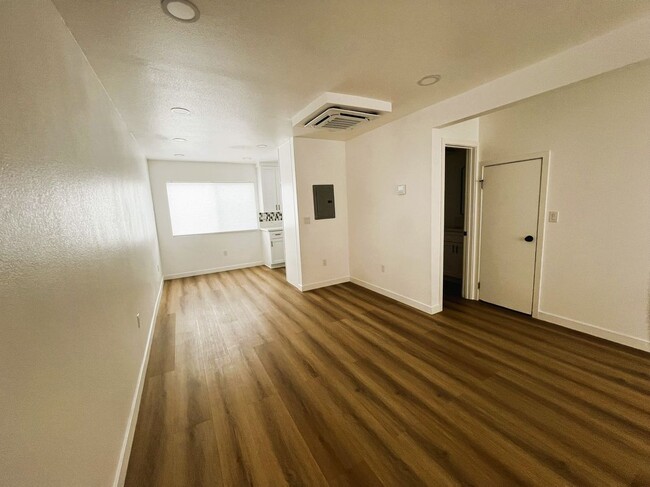 Building Photo - 13811 La Pat Pl