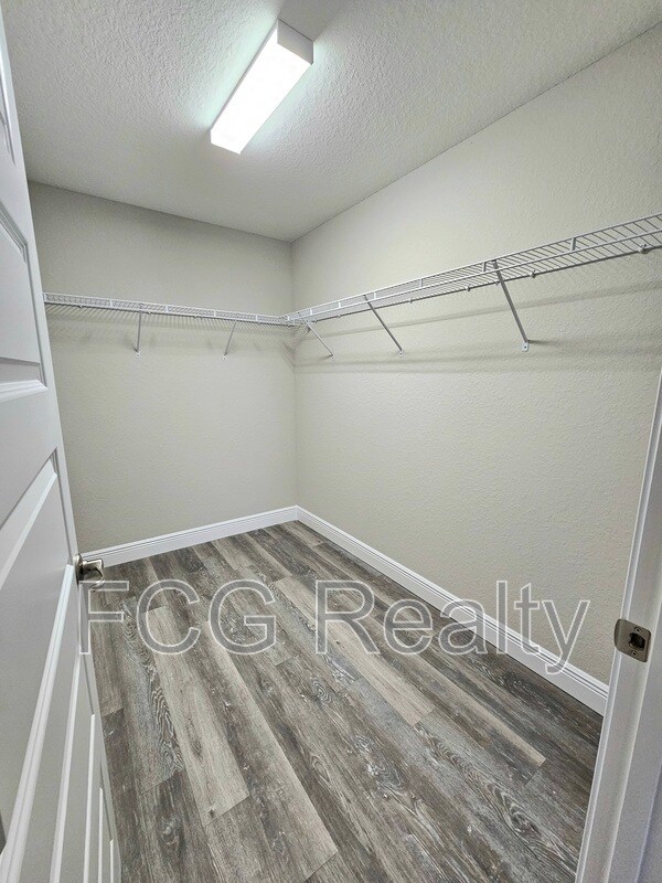 Building Photo - 8500 N Sussex Dr