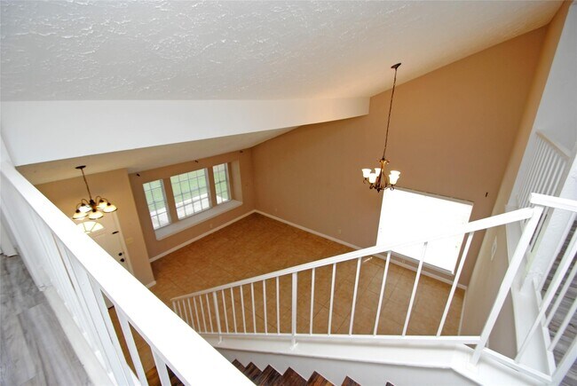 Building Photo - 13507 White Cliff Dr