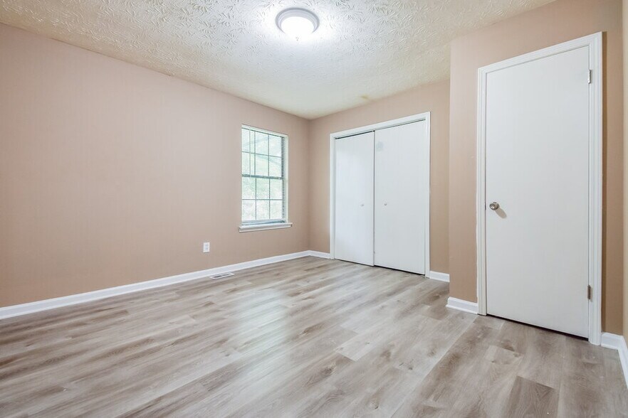 Building Photo - 2187 Chestnut Bend