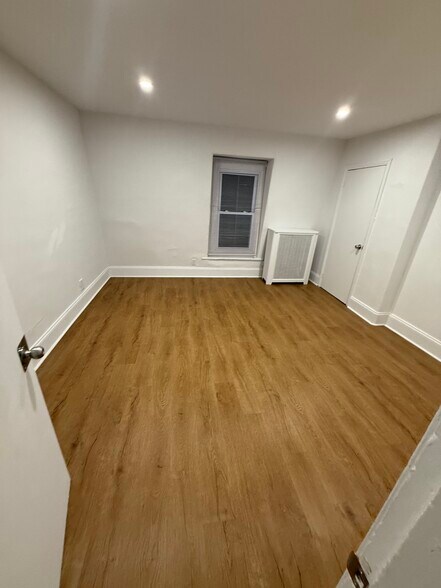 Building Photo - 205 N 65th St