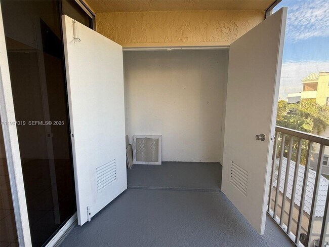 Building Photo - 8343 Lake Dr