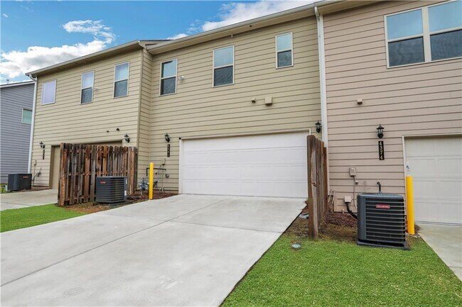 Building Photo - 4364 Sunny Oak Ln