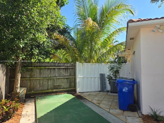 Building Photo - 1152 Bayview Dr
