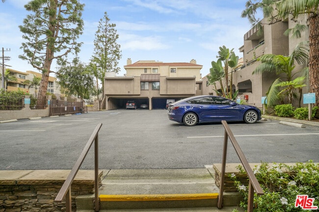 Building Photo - 8300 Manitoba St