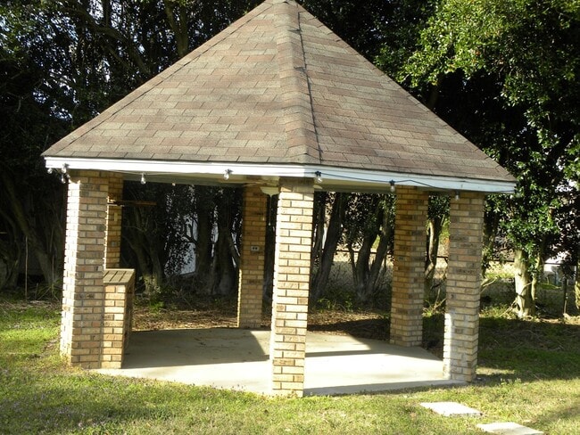 Building Photo - ***AVAILABLE NOW*** Country Setting No HOA