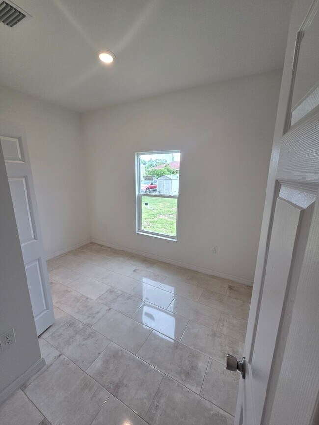 Building Photo - BRAND NEW CONSTRUCTION-3/2/1-MOVE IN READY