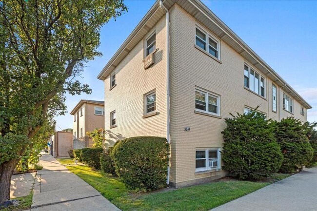 Building Photo - 2 bedroom in Chicago IL 60634