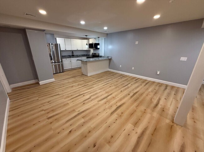 Building Photo - 139 Evergreen Ave