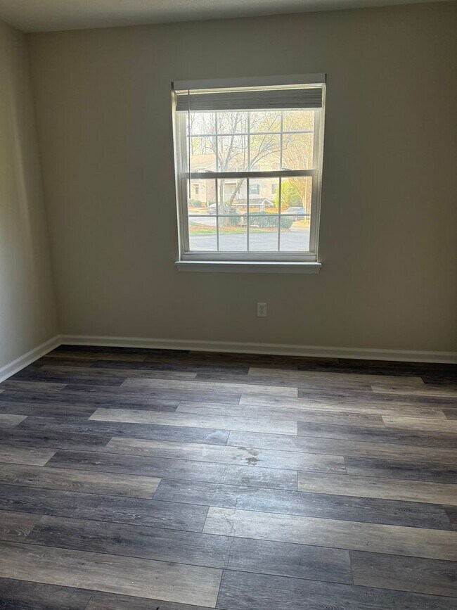 Building Photo - 2 BR in Charlestown Square