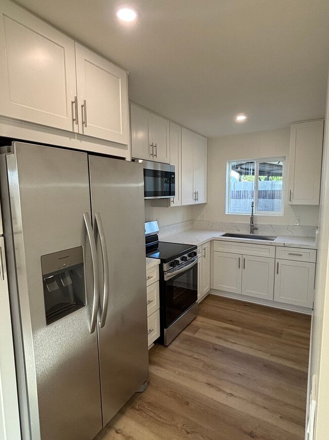 Building Photo - 15526-15528 Cameo Ave