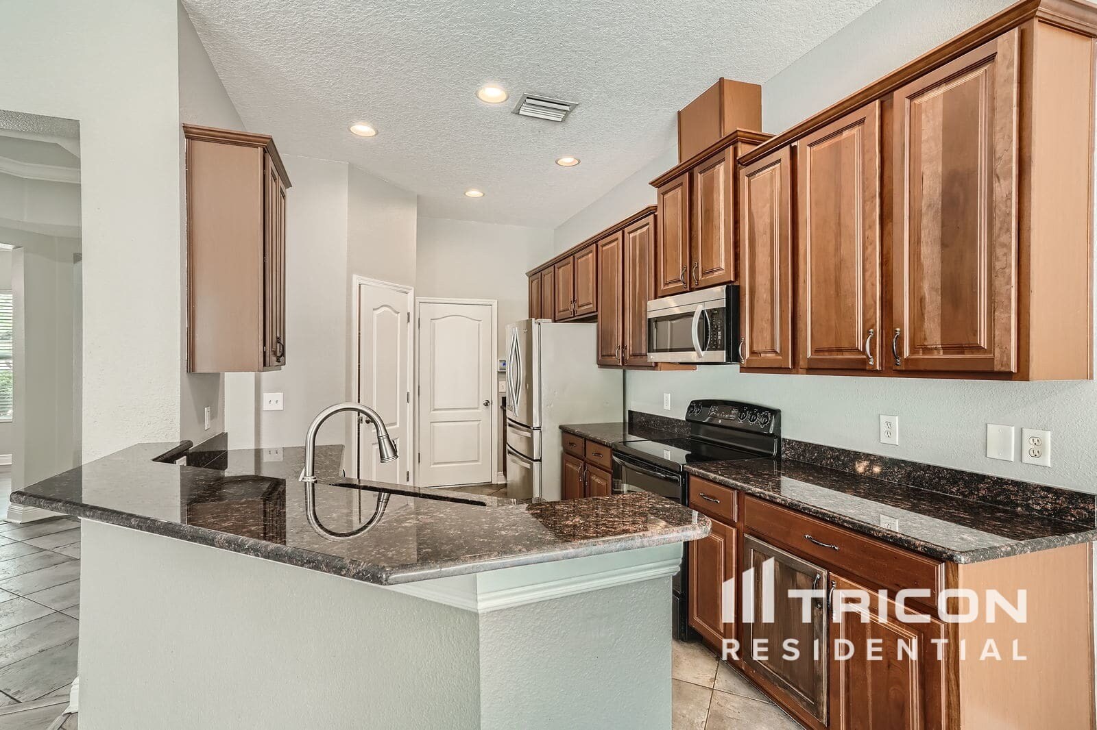 Building Photo - 7982 Camden Woods Dr