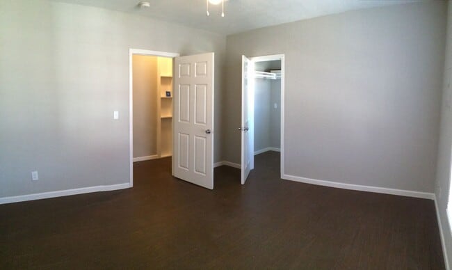 Building Photo - 328 N Philadelphia Ave