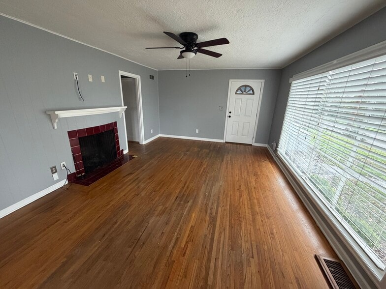 Building Photo - 4838 Summit St