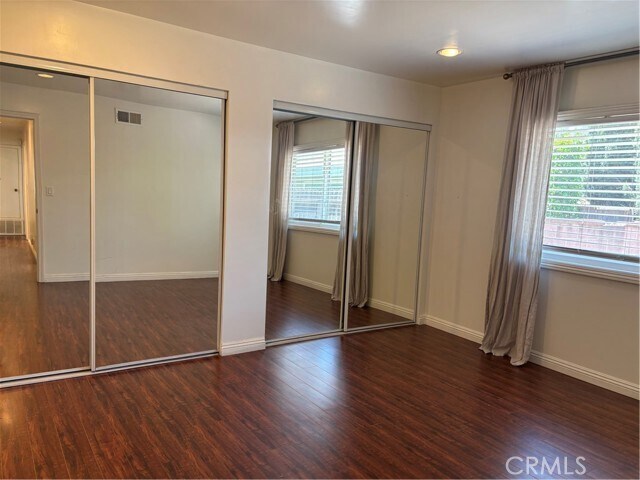 Building Photo - 2032 E Fern Dr