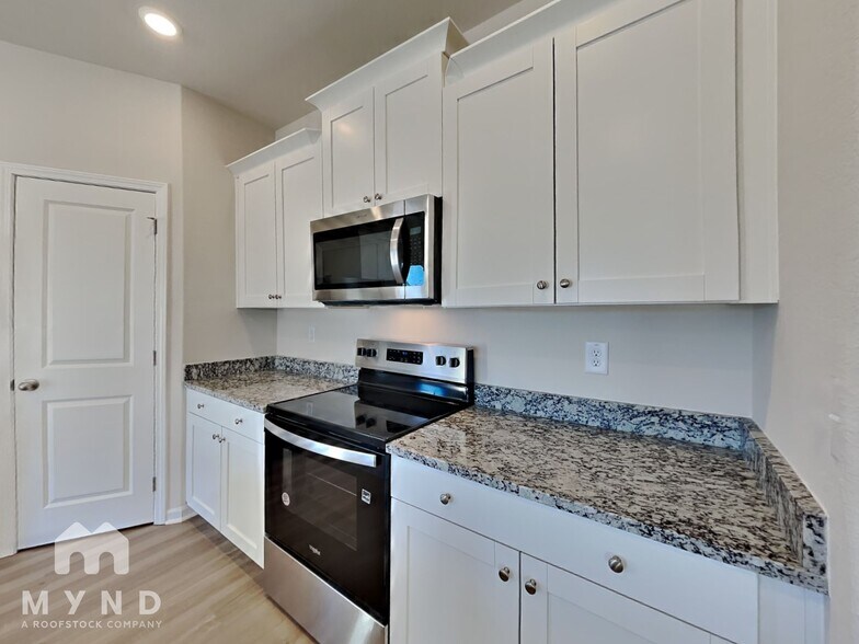 Building Photo - 65 New Villas St