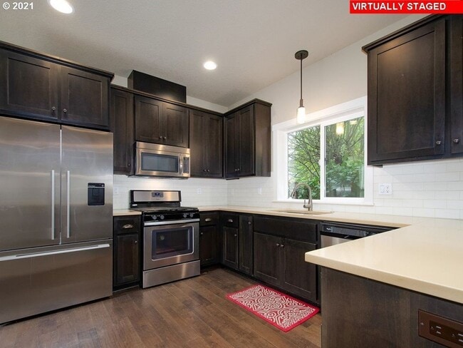 Building Photo - Gorgeous 3 Bed, 2.5 Bath Oasis!