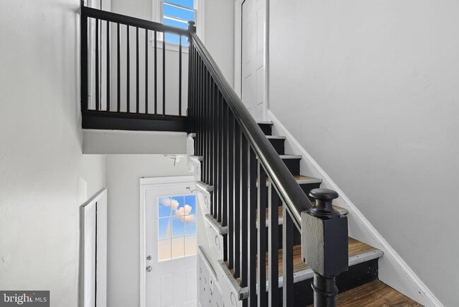 Building Photo - 3919 R St SE